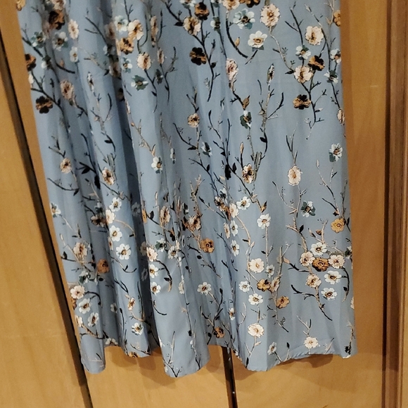 Floral Dress in Blue - Picture 9 of 15